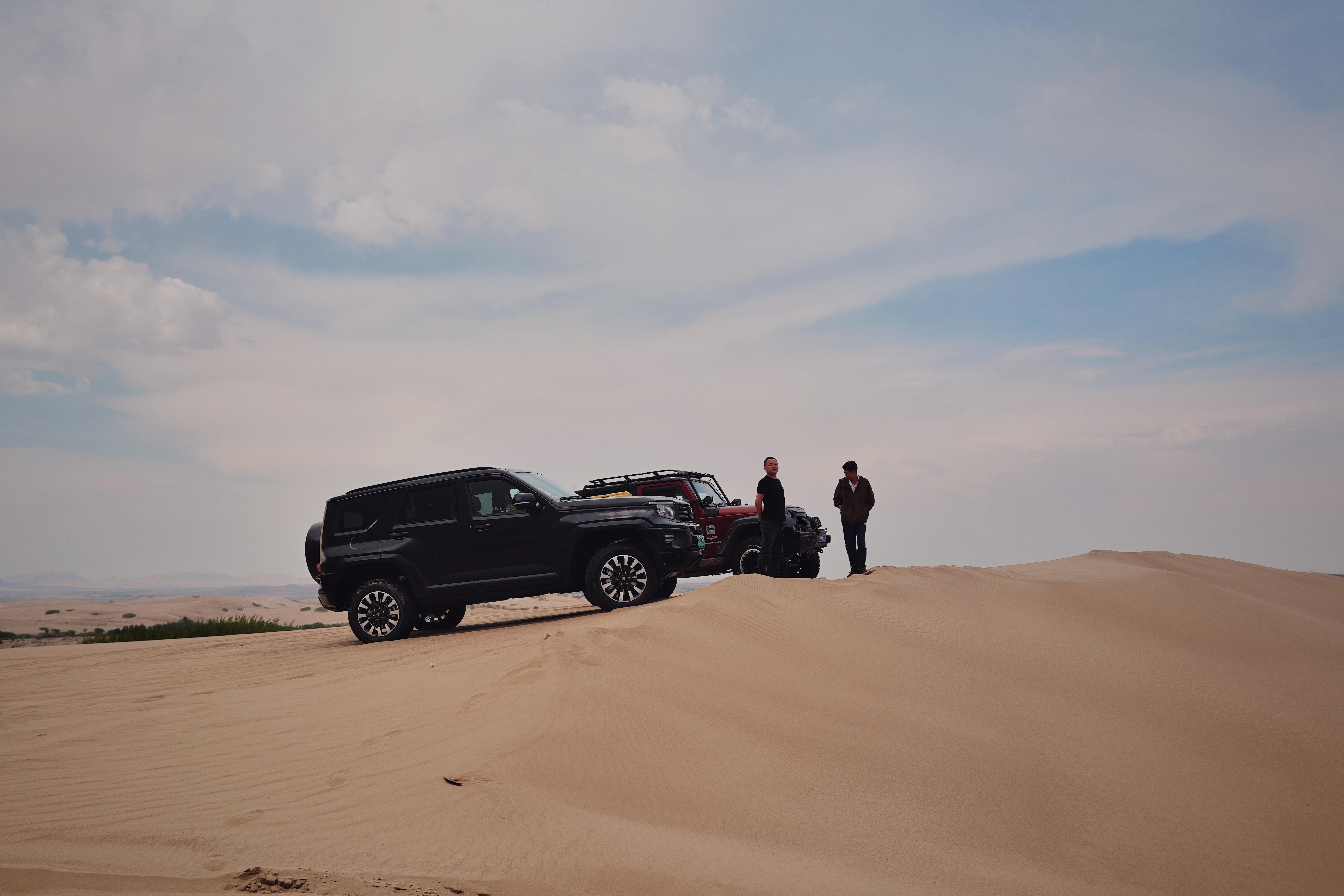 沙漠越野跑:风沙之中的生存挑战 沙漠越野跑:风沙之中的生存挑战