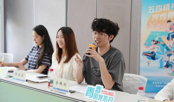 包含各路豪杰齐聚一堂，年度顶级赛事火热举行的词条