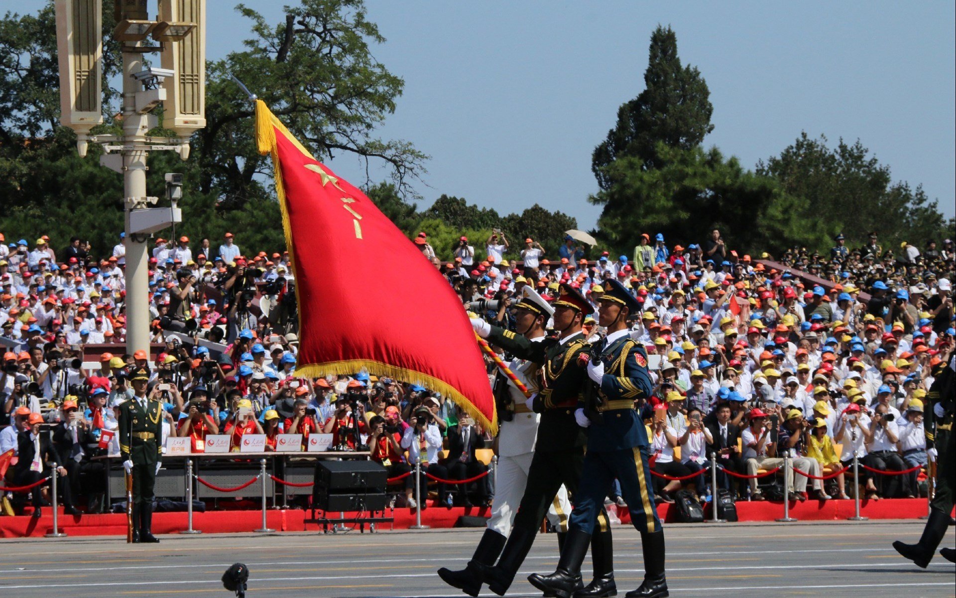 中国足球裁判员队伍规模持续扩大，专业化水平显著提高，中国足球裁判员工资多少