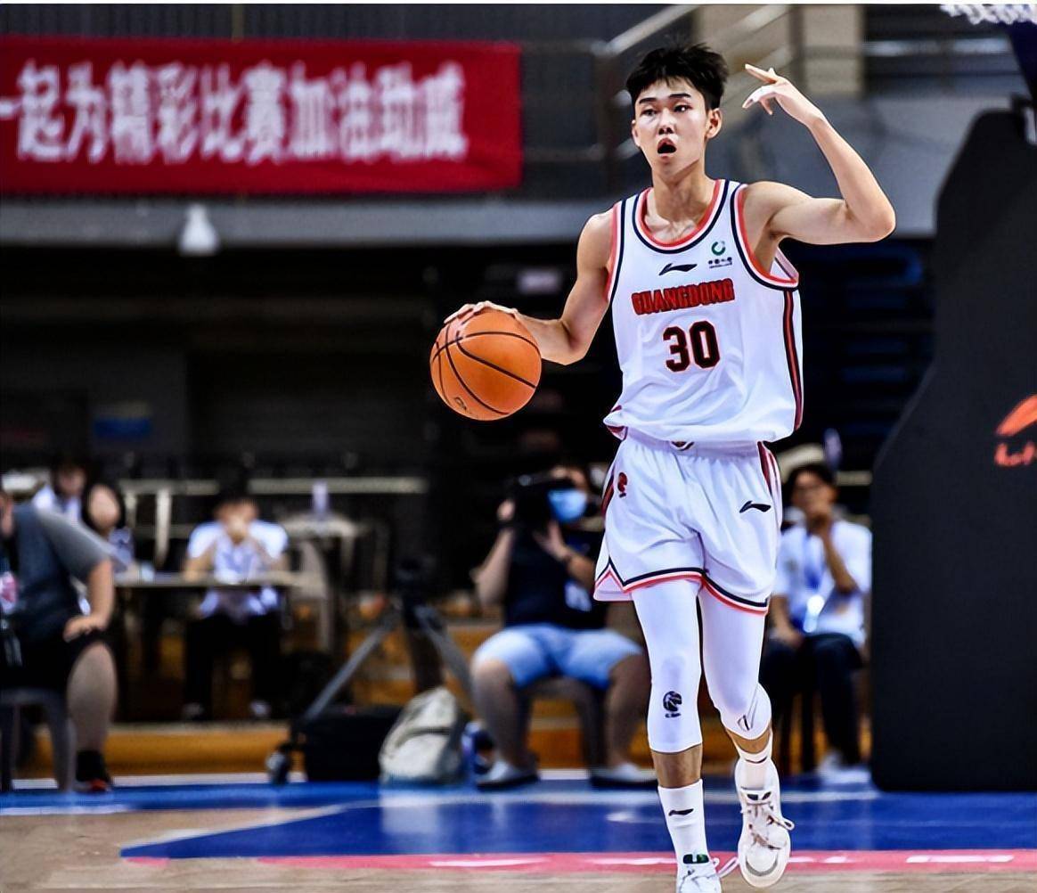 开云体育：现役球星专访：分享篮球故事，传递正能量的简单介绍